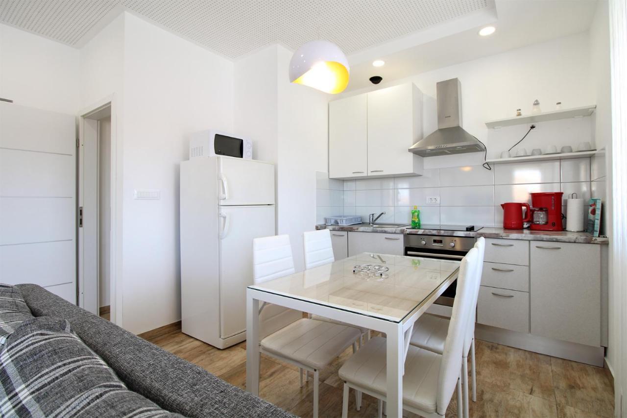 Apartman Miro 2185 *