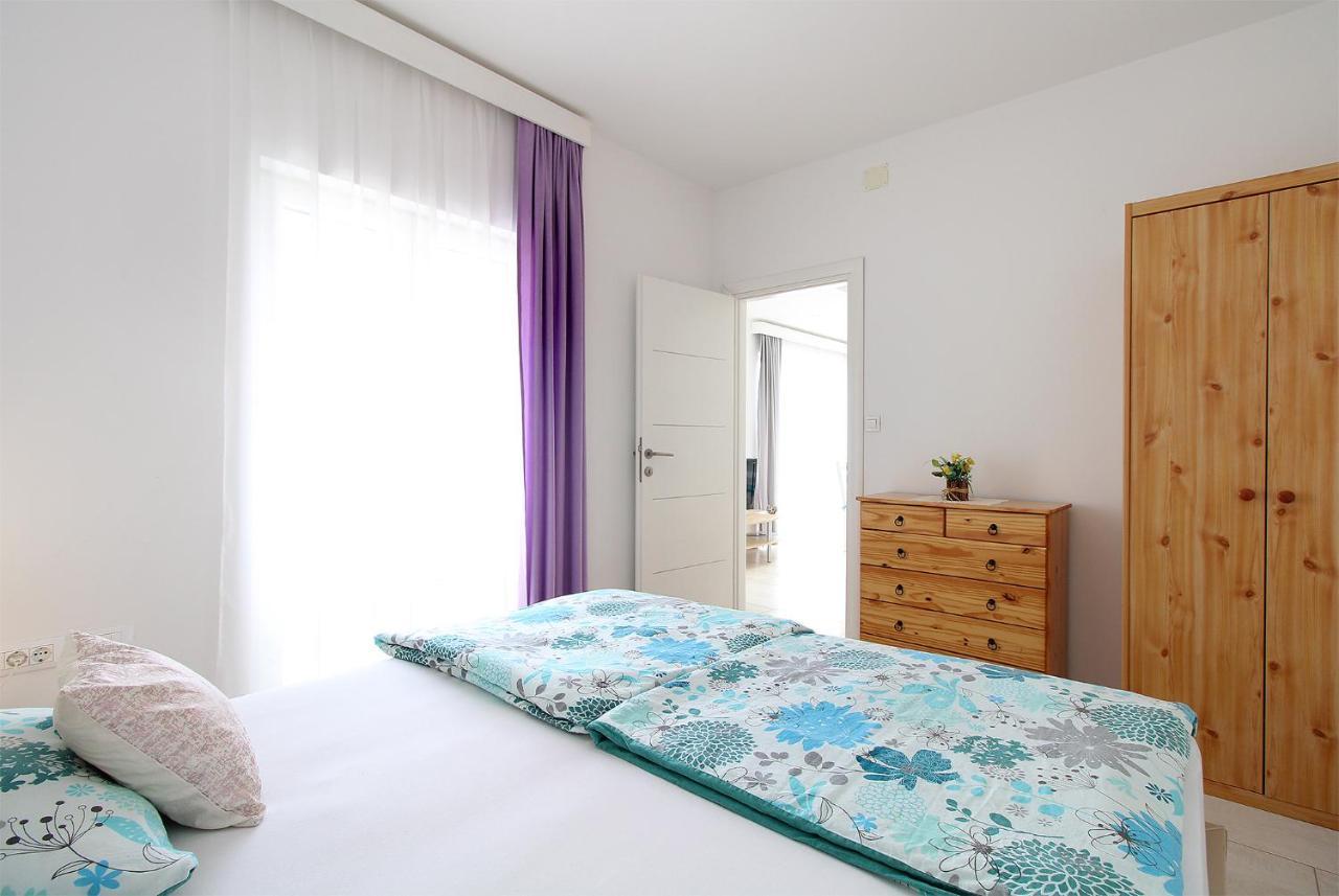 Miro 2185 Apartman