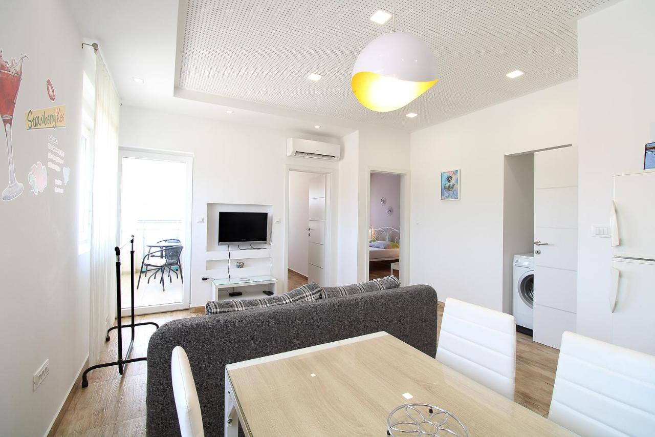 Miro 2185 Apartman