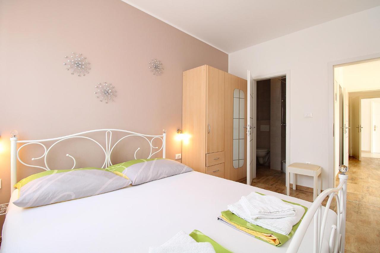 Miro 2185 Apartman