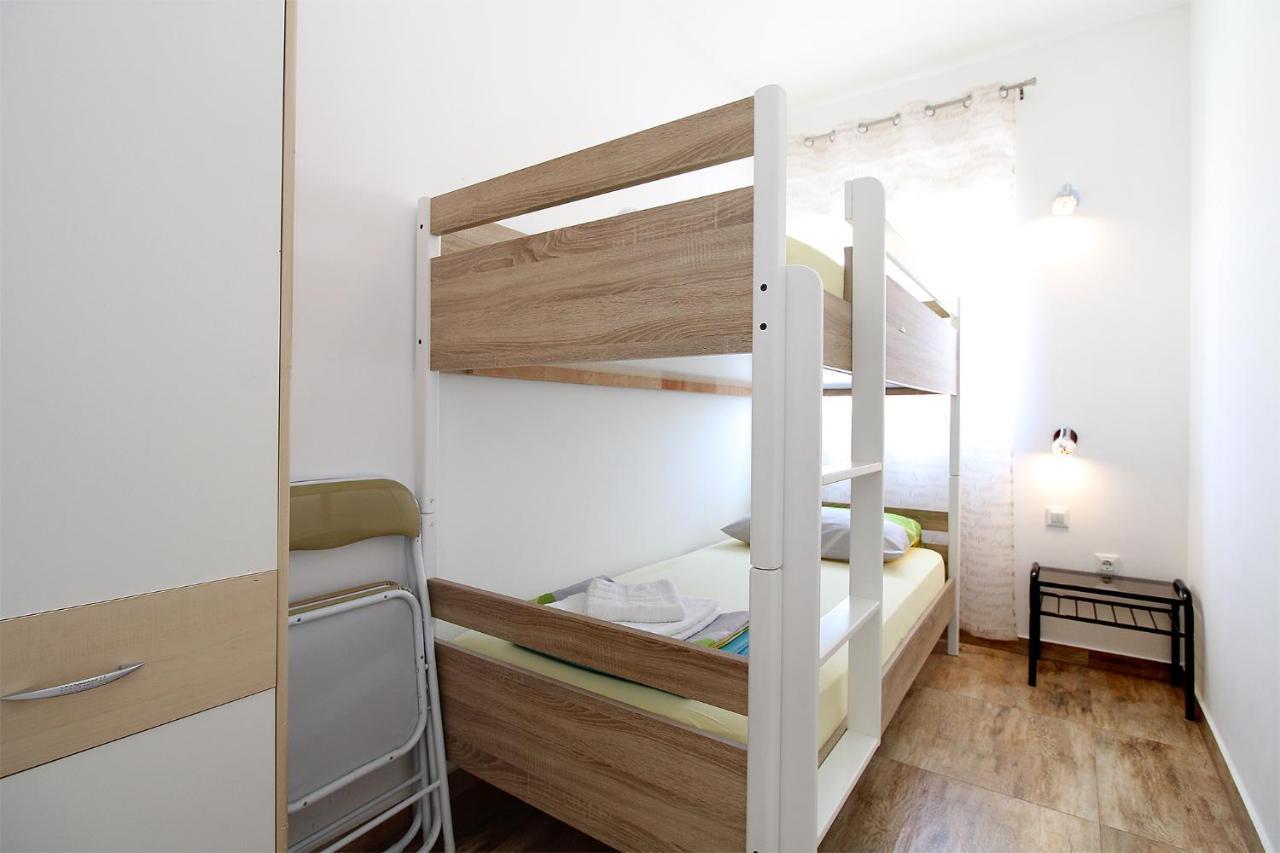 Miro 2185 Apartman *